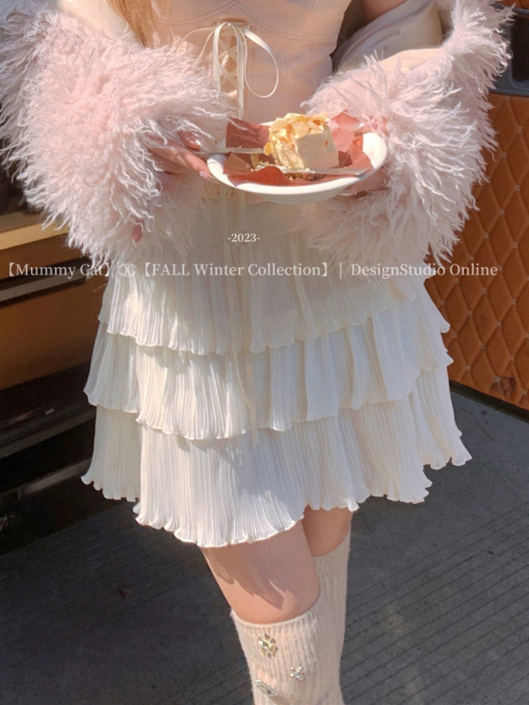 Get trendy with [Mummy Cat] Cloud Wing Ruffled Mini Skirt -  available at Peiliee Shop. Grab yours for $47 today!