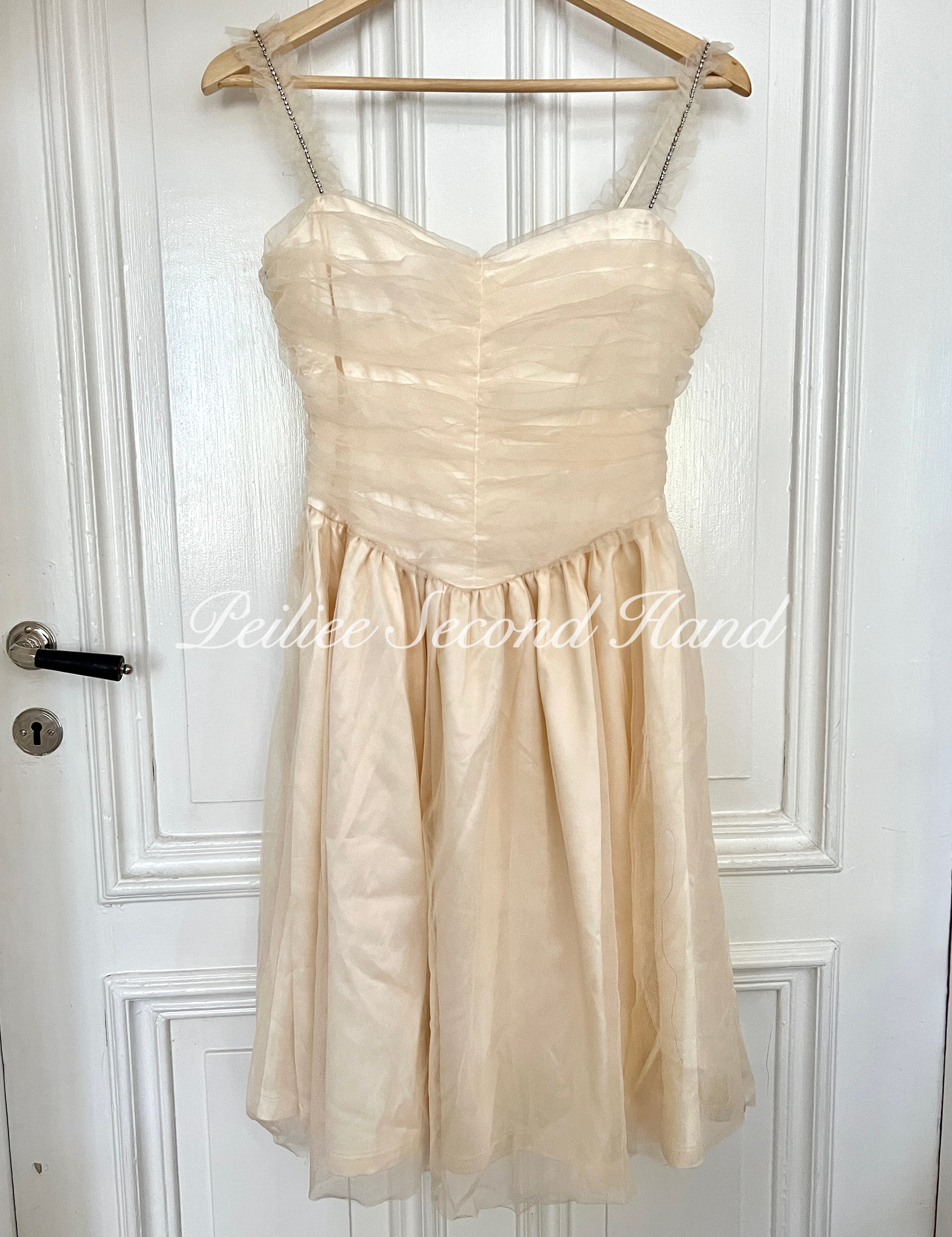 Get trendy with [Sweden Second Hand] Swan Kiss Holiday Dress -  available at Peiliee Shop. Grab yours for $35 today!