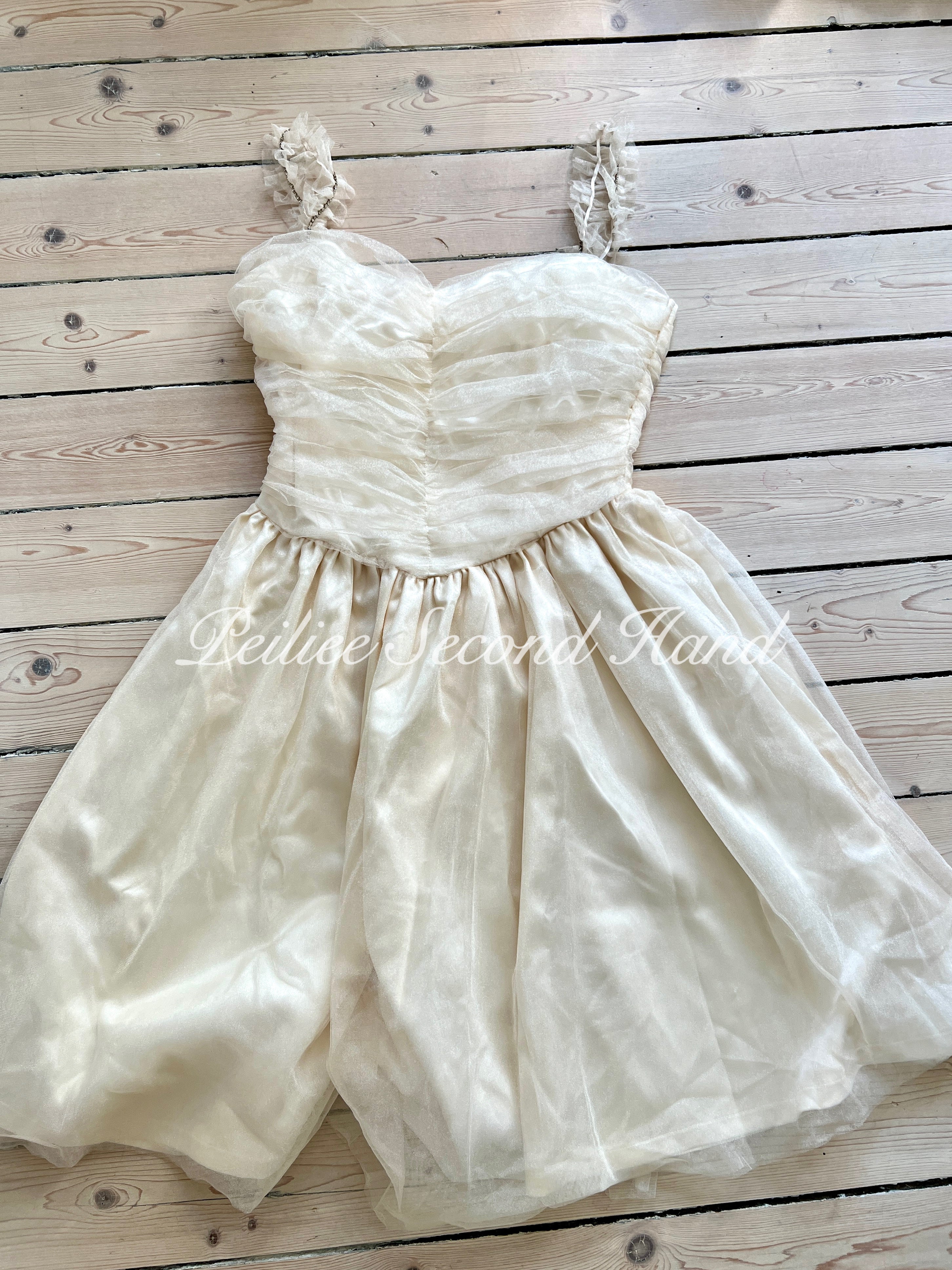 Get trendy with [Sweden Second Hand] Swan Kiss Holiday Dress -  available at Peiliee Shop. Grab yours for $35 today!