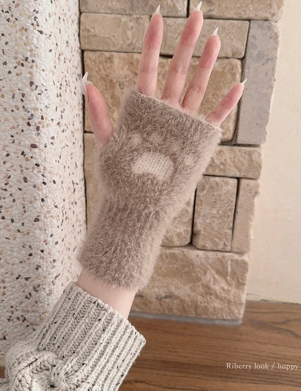 Get trendy with [Faux Fur] 5 Colors Sweet Kitty Paws-Pattern Gloves - Accessories available at Peiliee Shop. Grab yours for $9.90 today!