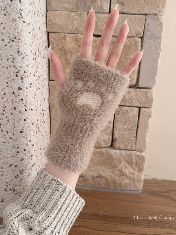 Get trendy with [Faux Fur] 5 Colors Sweet Kitty Paws-Pattern Gloves - Accessories available at Peiliee Shop. Grab yours for $9.90 today!