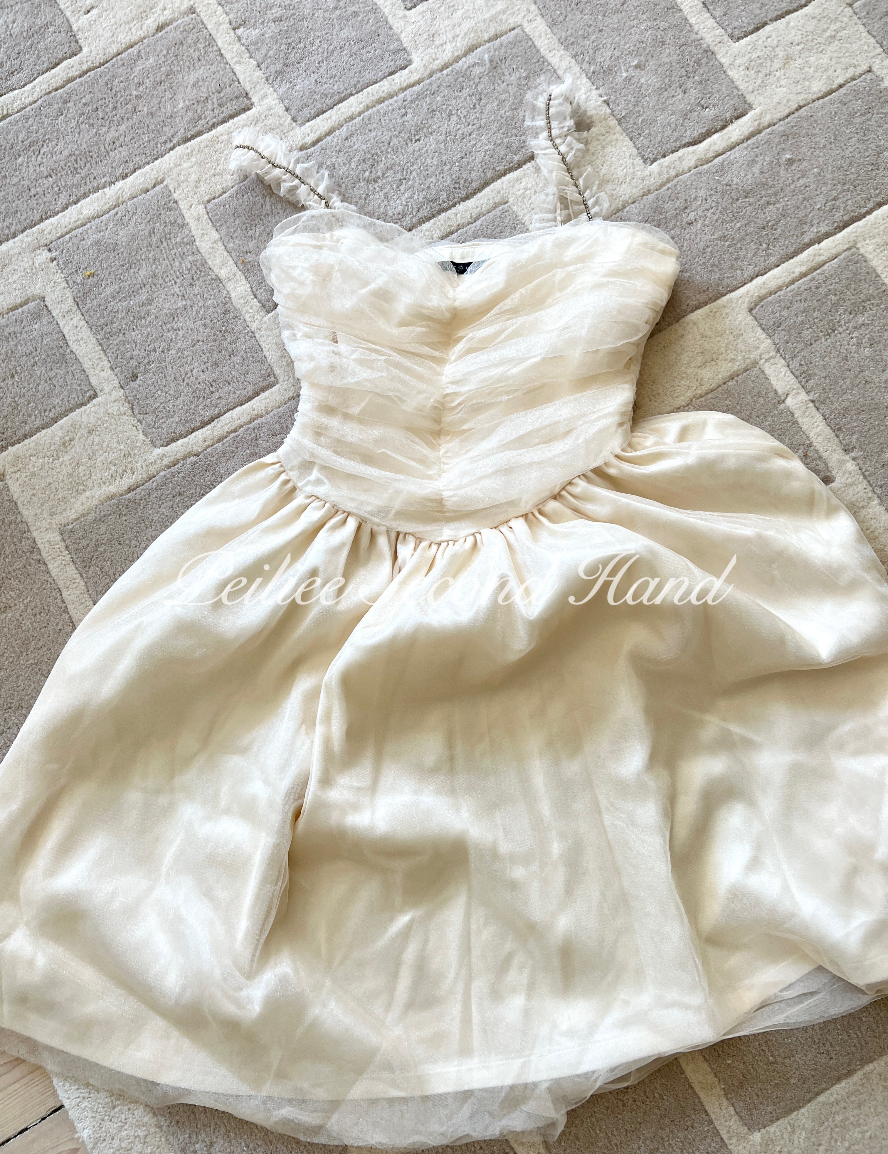 Get trendy with [Sweden Second Hand] Swan Kiss Holiday Dress -  available at Peiliee Shop. Grab yours for $35 today!