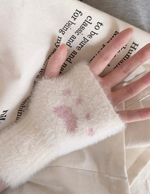 Get trendy with [Faux Fur] 5 Colors Sweet Kitty Paws-Pattern Gloves - Accessories available at Peiliee Shop. Grab yours for $9.90 today!