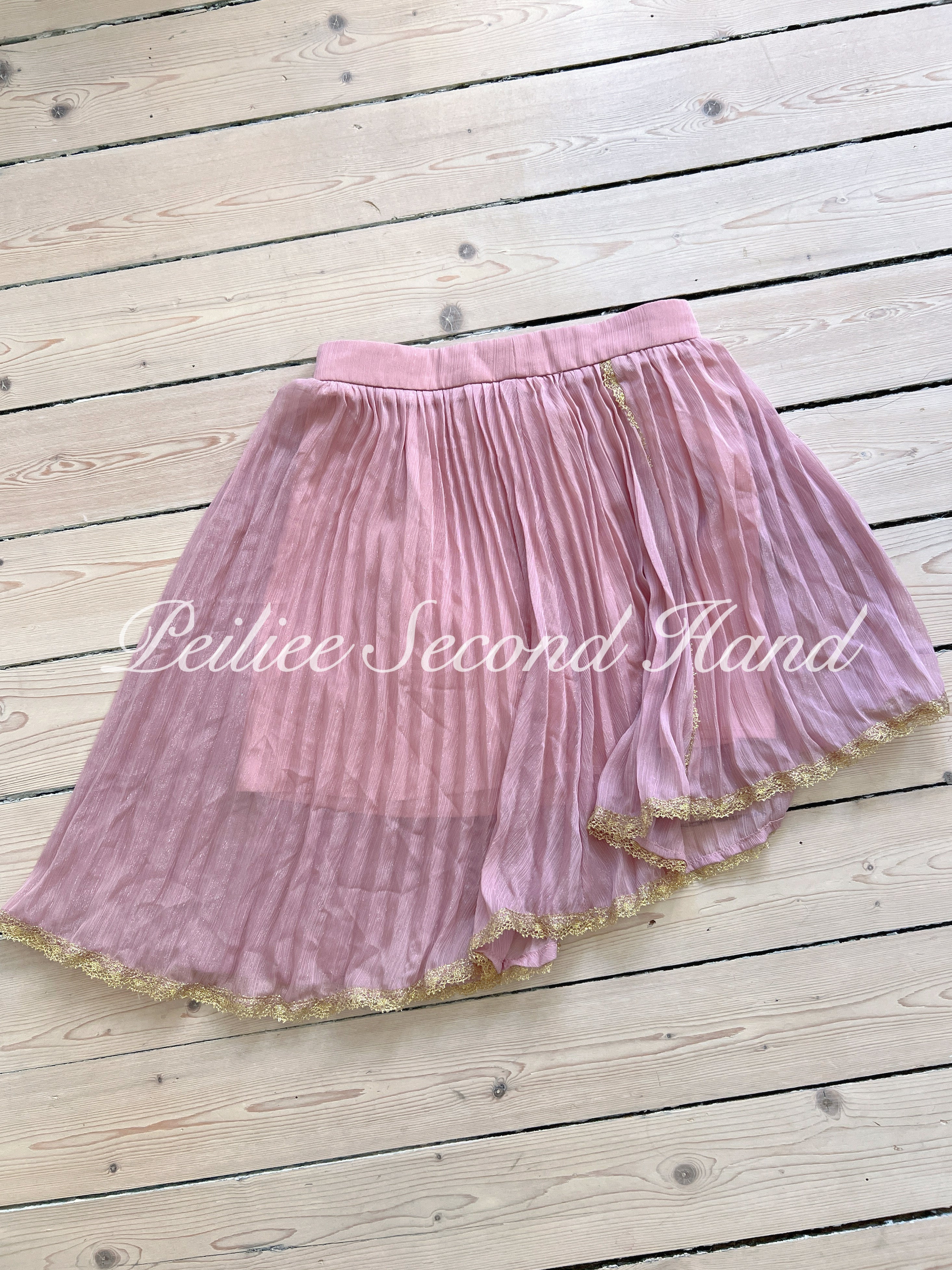 Get trendy with [Sweden Second Hand] Angelic Pink Mini Skirt -  available at Peiliee Shop. Grab yours for $20 today!