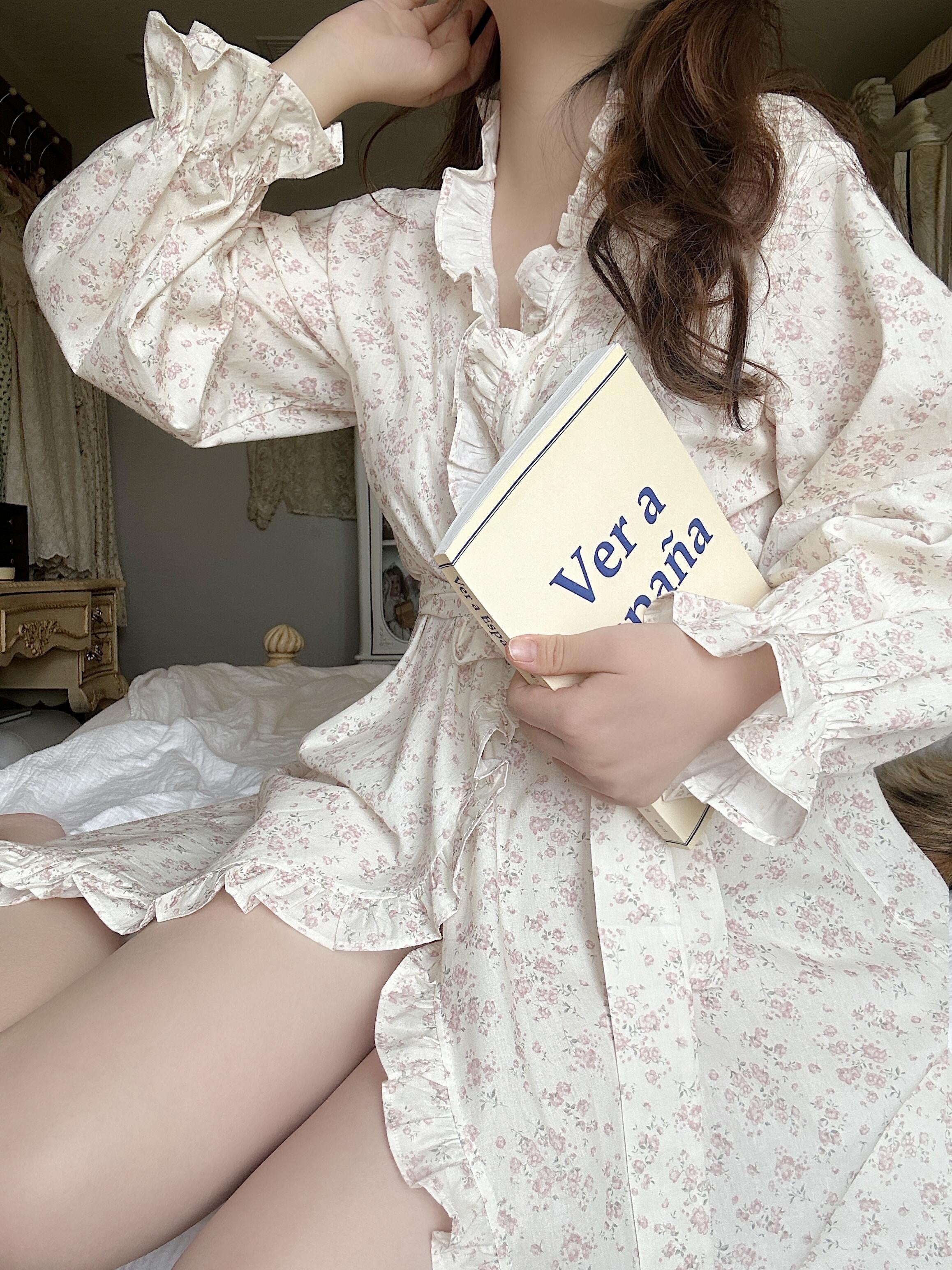 Get trendy with Sakura Dream Floral Yukata Morning Robe - Lingerie available at Peiliee Shop. Grab yours for $29.90 today!