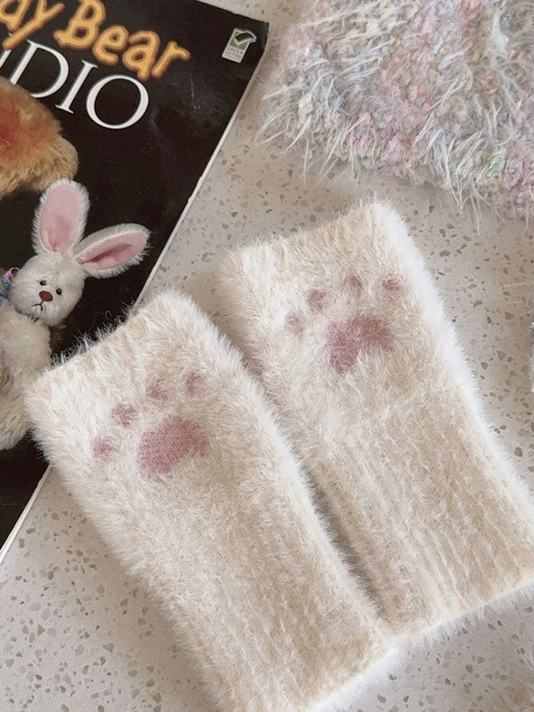 Get trendy with [Faux Fur] 5 Colors Sweet Kitty Paws-Pattern Gloves - Accessories available at Peiliee Shop. Grab yours for $9.90 today!