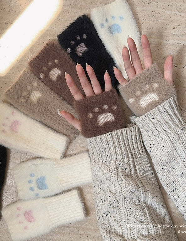 Get trendy with [Faux Fur] 5 Colors Sweet Kitty Paws-Pattern Gloves - Accessories available at Peiliee Shop. Grab yours for $9.90 today!