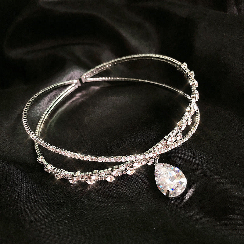 Get trendy with True Princess’s Crystal Tear Drop Choker Crown -  available at Peiliee Shop. Grab yours for $8.80 today!