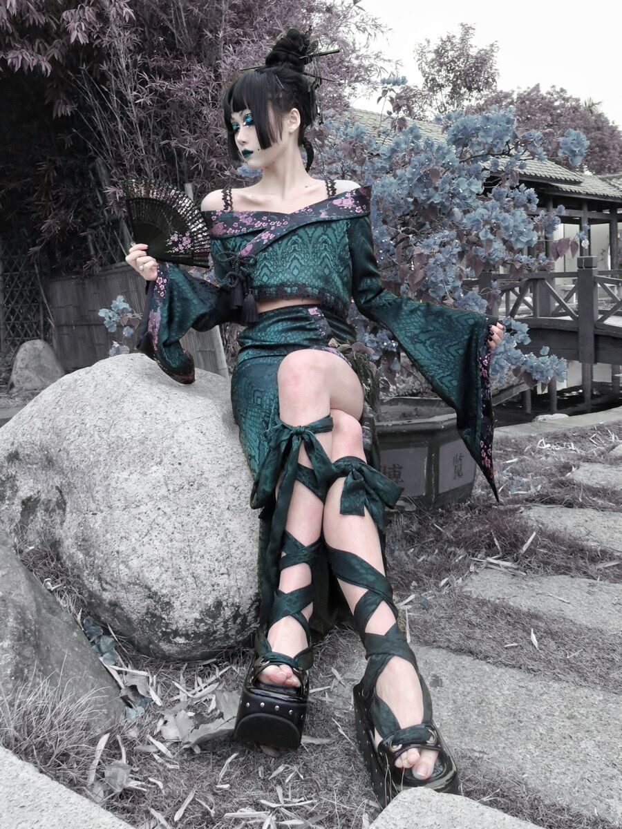 Get trendy with Evil Snake Wide Sleeves Kimono Style Dress Set - Dresses available at Peiliee Shop. Grab yours for $44.75 today!