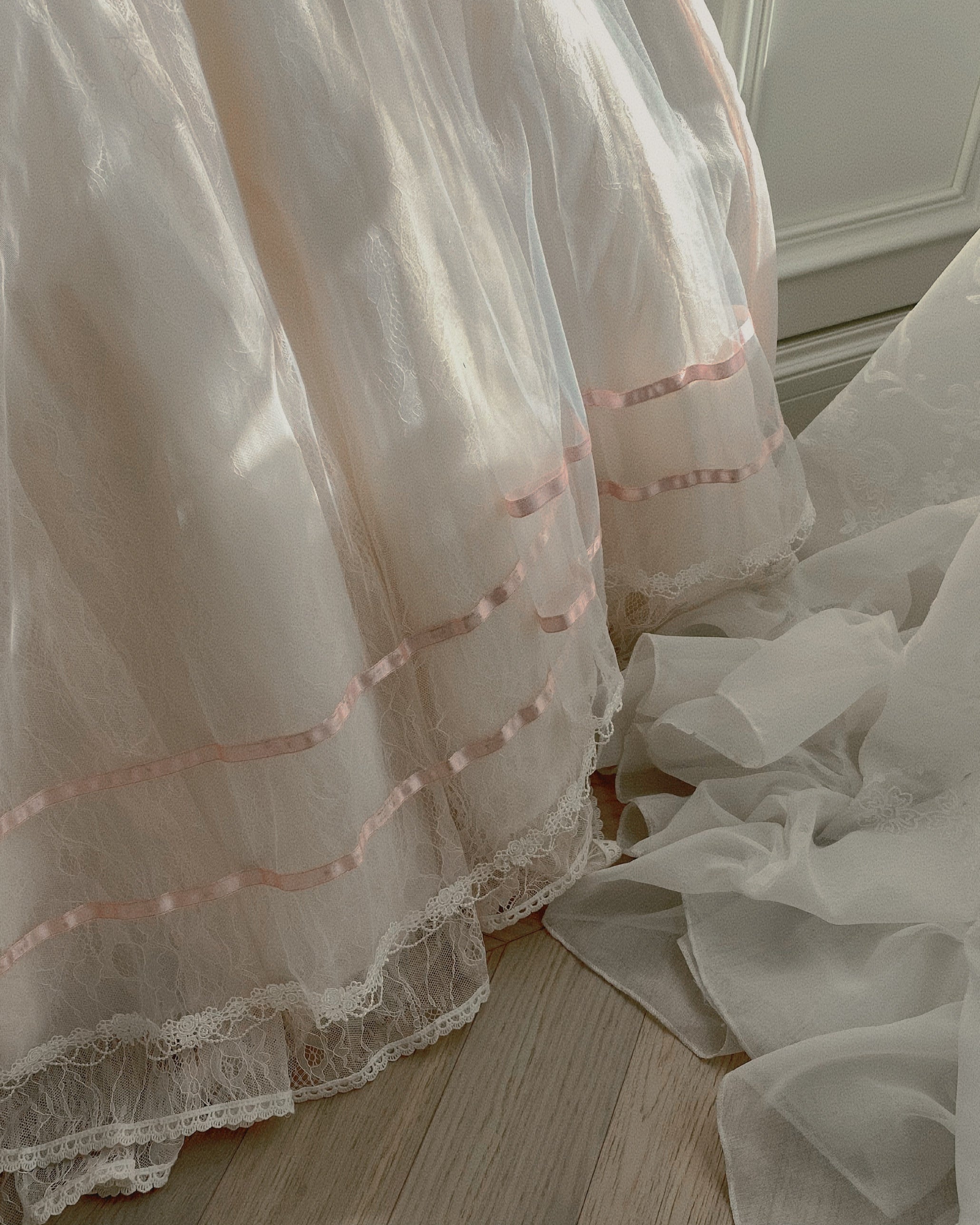 Get trendy with [Premium Selected] Pre-order April arrives as promised Dress Gown - Dresses available at Peiliee Shop. Grab yours for $69.90 today!
