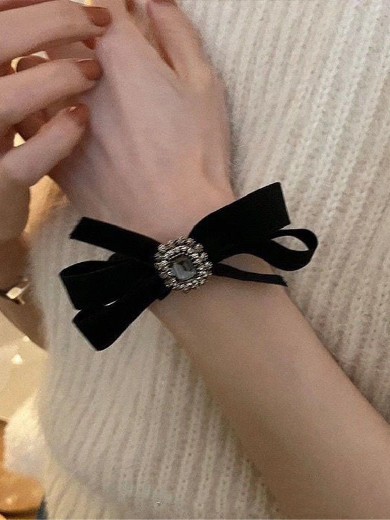 Get trendy with Black Swan Heart Hairband - Hair Accessories available at Peiliee Shop. Grab yours for $4.90 today!