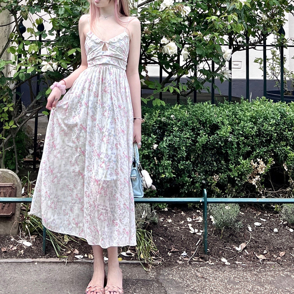 Get trendy with [Arilf SS22] Dreamy Kite Floral Dress - Dresses available at Peiliee Shop. Grab yours for $42 today!