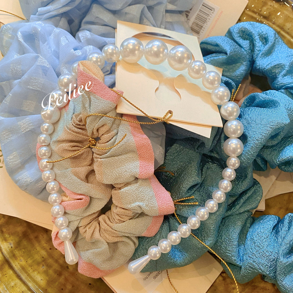 Get trendy with Adorn my vintage dream pearl Hairband -  available at Peiliee Shop. Grab yours for $5.90 today!